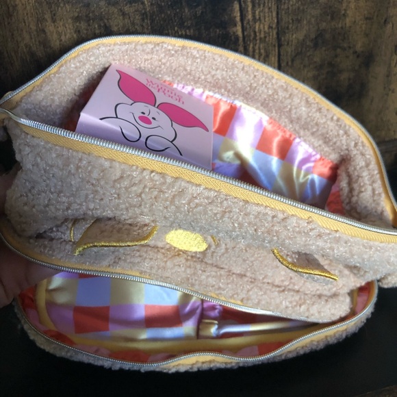RARE Spectrum x Winnie The Pooh Makeup Bag, Brush Set, Brush & Blending Sponges - Picture 6 of 16